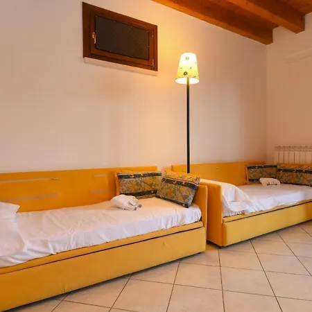 Peschiera Summer דירה